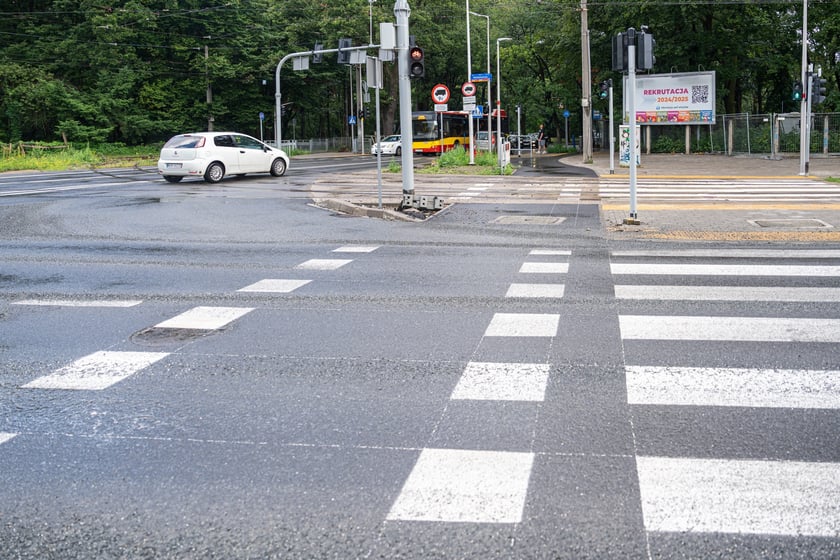 Skrzyżowanie alei Wielkiej Wyspy z ulicą Mickiewicza i aleją Paderewskiego